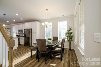 8156 Merryvale Ln in Charlotte, NC - Foto de edificio - Building Photo