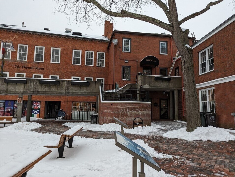 21 Inn St, Unit D in Newburyport, MA - Foto de edificio