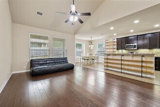 1814 Sand Creek Rd in Cedar Park, TX - Foto de edificio - Building Photo