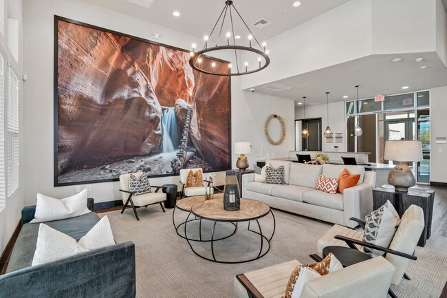 Gateway at Cooley Station in Gilbert, AZ - Foto de edificio - Building Photo