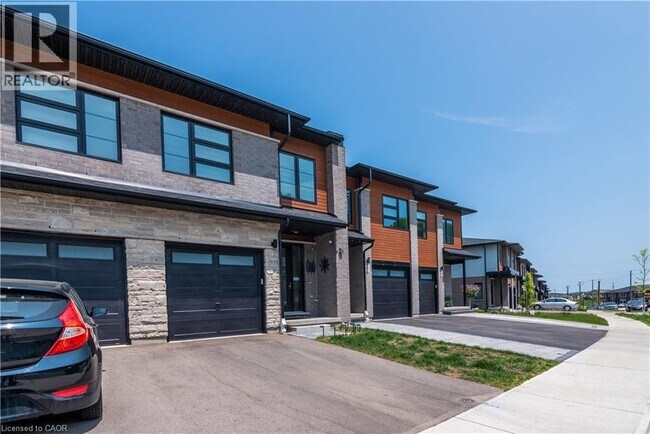 939 Robert Ferrie Dr in Kitchener, ON - Building Photo - Building Photo