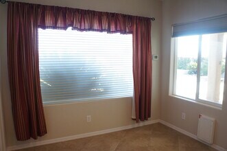 8204 Imperial Lakes St in Las Vegas, NV - Building Photo - Building Photo