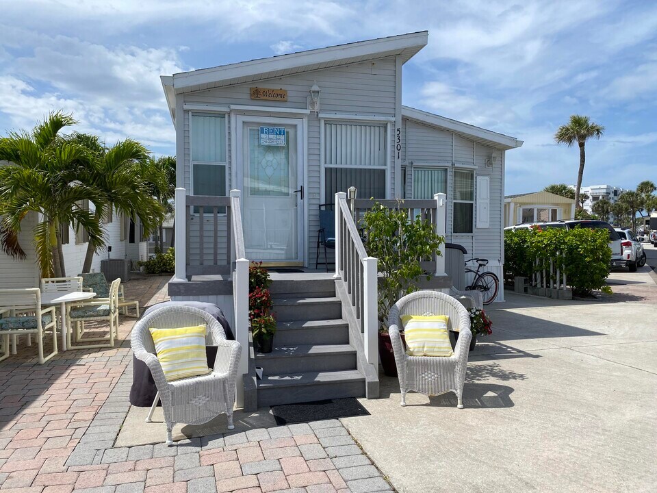 5301 Beach Blanket Cir in Fort Pierce, FL - Building Photo