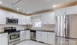 33 Robin Ln in Levittown, NY - Building Photo - Building Photo