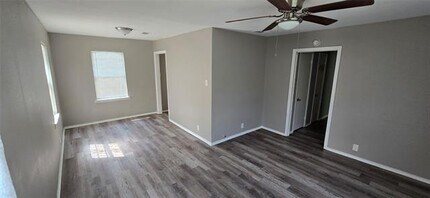 2710 Gertrude Ave in Dallas, TX - Building Photo - Building Photo