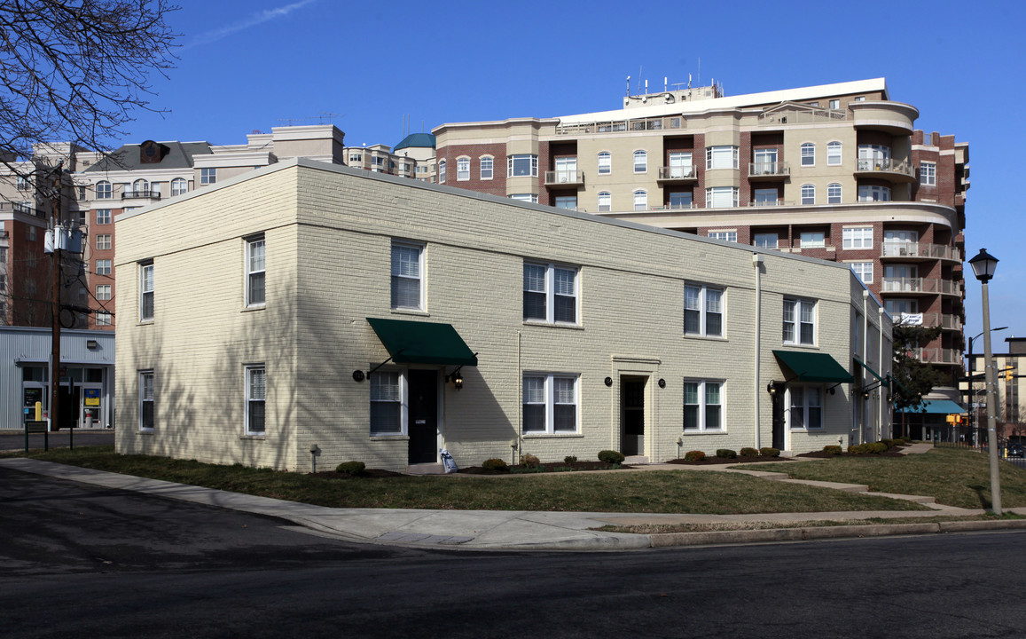 730-736 N Oakland St in Arlington, VA - Building Photo