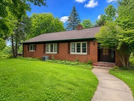 312 W Commerce St in Mineral Point, WI - Building Photo
