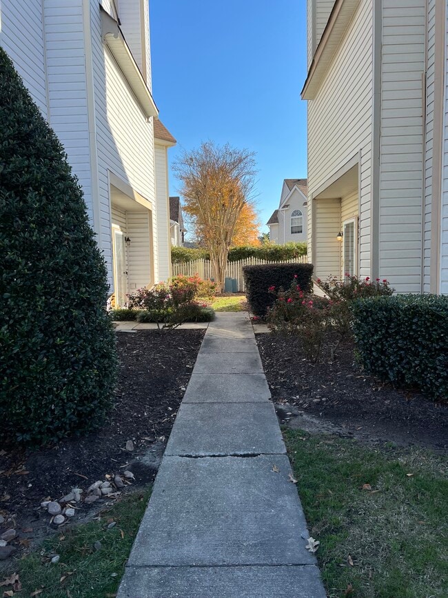 4659 Georgetown Pl, Unit 1 in Virginia Beach, VA - Building Photo - Building Photo