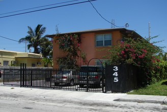 345 NW 35th St in Miami, FL - Building Photo - Building Photo