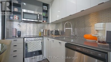 10 De Boers Dr in Toronto, ON - Building Photo - Building Photo