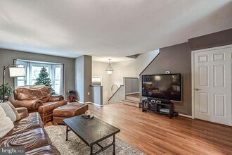 3814 Usher Ct in Alexandria, VA - Foto de edificio - Building Photo