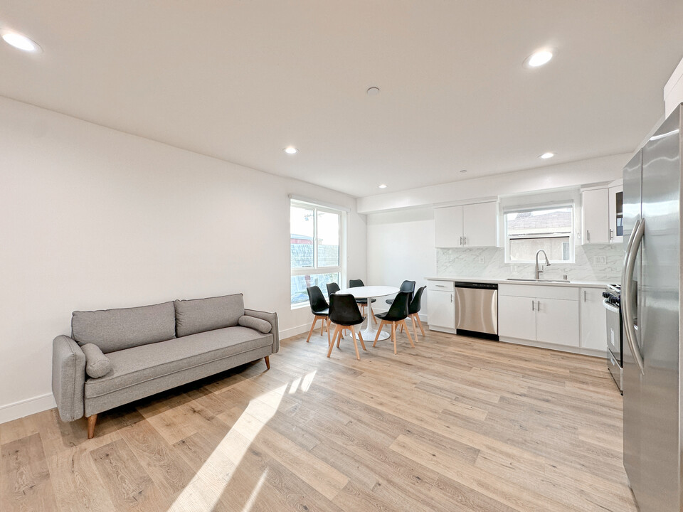 1529 W 35th Pl in Los Angeles, CA - Building Photo