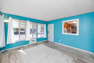 7001 142nd Ave N in Largo, FL - Foto de edificio - Building Photo