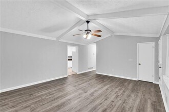 4899 Raven Way NE in Marietta, GA - Foto de edificio - Building Photo