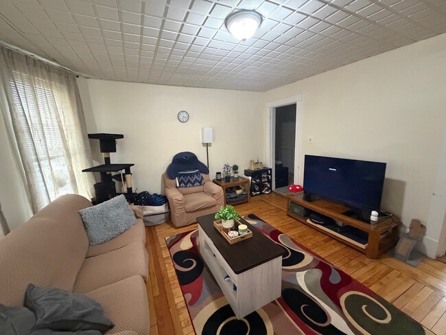 429 Main St, Unit 1 in Medford, MA - Building Photo - Building Photo