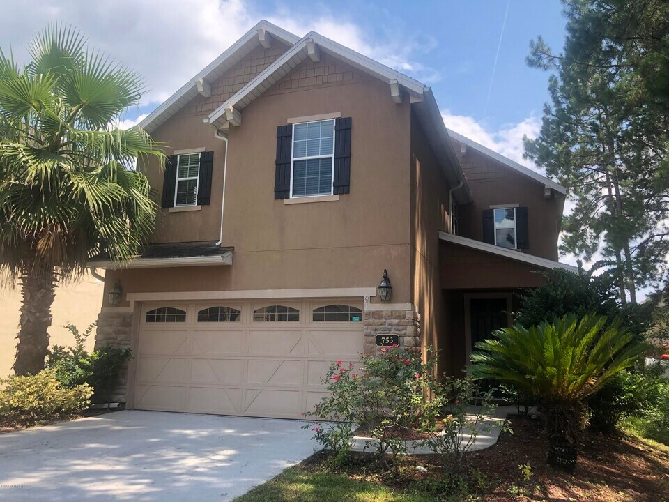 753 Briar View Dr in Orange Park, FL - Building Photo