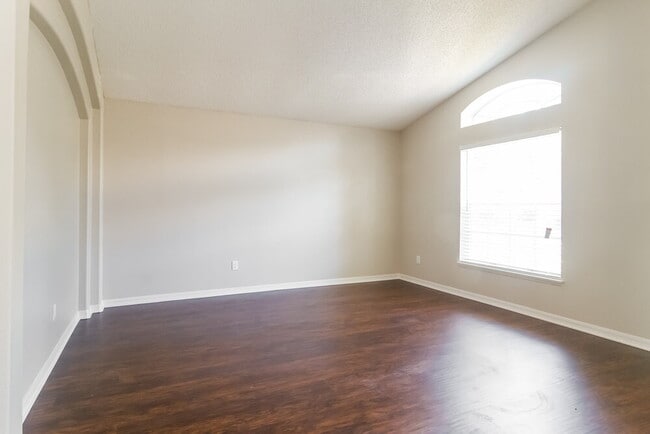 4056 Forest Island Dr in Orlando, FL - Building Photo - Building Photo