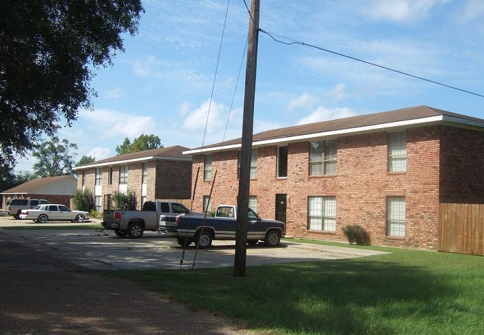 350 Dees St in Deridder, LA - Building Photo