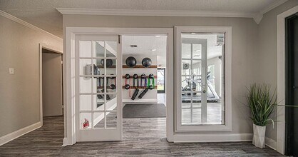 Stone Creek Apartment Homes in Midland, TX - Foto de edificio - Building Photo