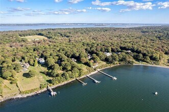 1191 N MAIN Rd in Jamestown, RI - Building Photo - Building Photo