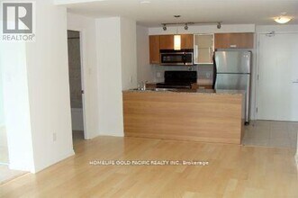 38 Grenville St in Toronto, ON - Building Photo - Building Photo