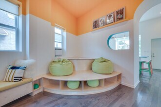 3247 S Oakley Ave in Chicago, IL - Building Photo - Building Photo