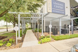 Metro 5514 in Houston, TX - Building Photo - Building Photo