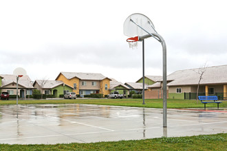 Parksdale Village in Madera, CA - Foto de edificio - Building Photo