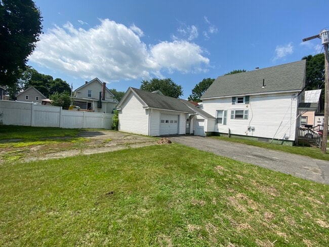 14 Veteran Ct in Waterville, ME - Foto de edificio - Building Photo