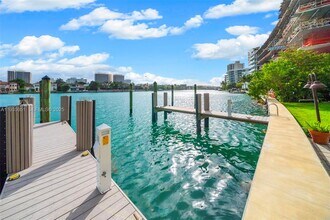 10001 E Bay Harbor Dr in Bay Harbor Islands, FL - Building Photo - Building Photo