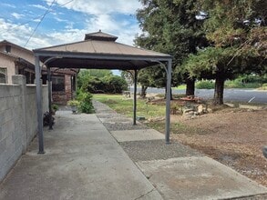 6946 3rd St in Riverbank, CA - Building Photo - Building Photo