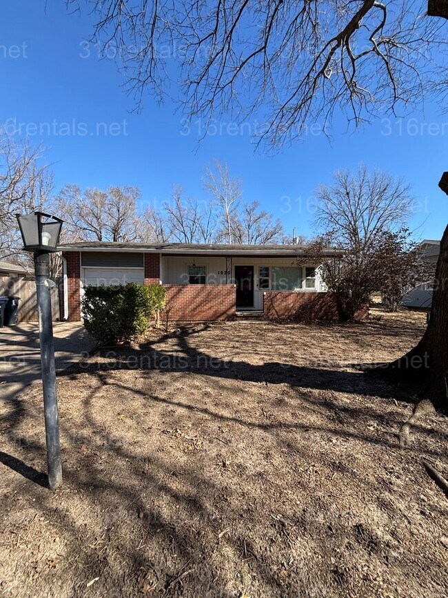 1620 Montana St in El Dorado, KS - Building Photo - Building Photo