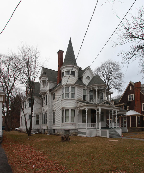 131 S Lake Ave in Albany, NY - Building Photo