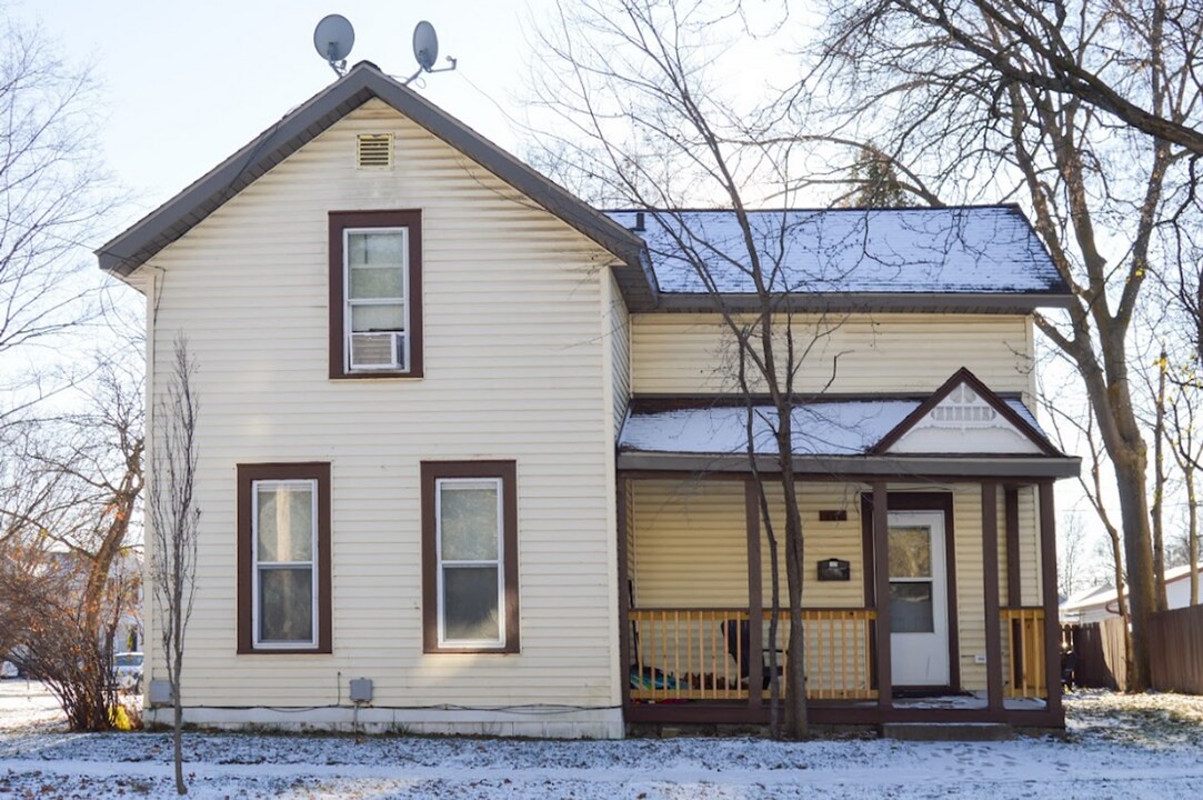 417 Marston Ave in Eau Claire, WI - Foto de edificio