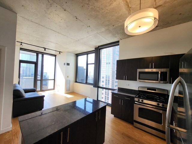 235 W Van Buren St, Unit 3614 in Chicago, IL - Building Photo