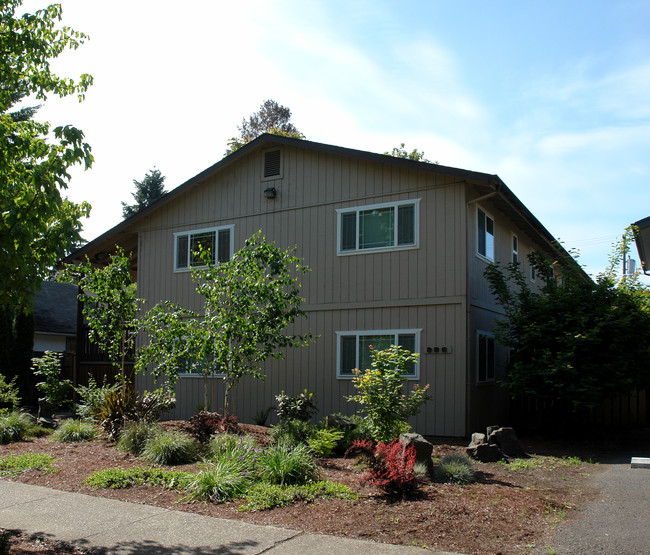 996 W 4th Ave in Eugene, OR - Building Photo - Building Photo