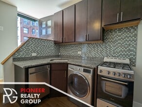 910 W George St, Unit 1 in Chicago, IL - Foto de edificio - Building Photo