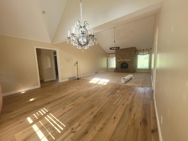 property at 867 N Swiss Farm Ct