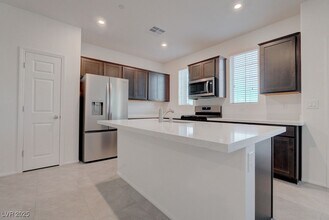 633 Bellus Pl in Henderson, NV - Building Photo - Building Photo