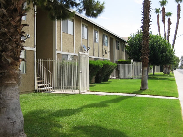 Plaza Apartments in El Centro, CA - Building Photo