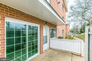 5615 Franconia Rd, Unit 104 in Alexandria, VA - Building Photo