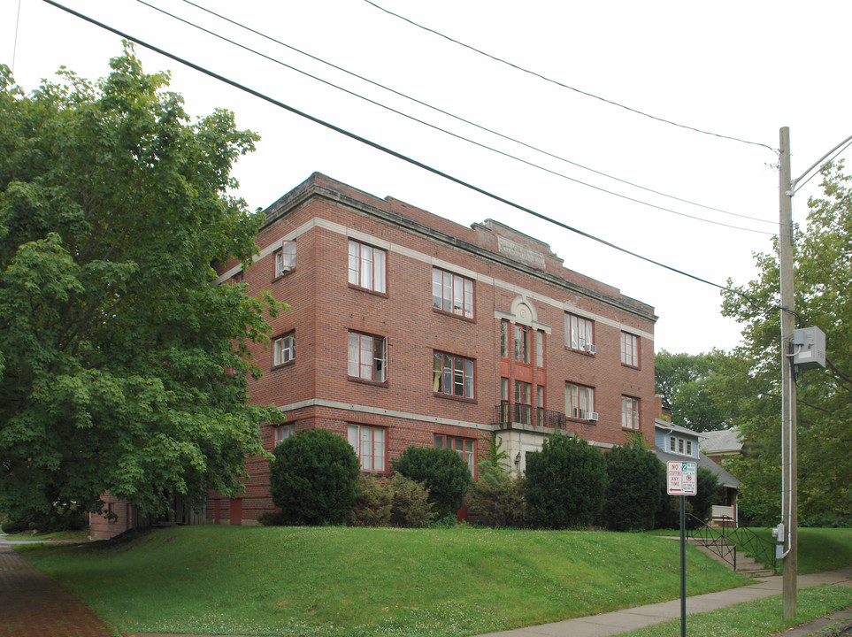 Park Manor in Columbus, OH - Building Photo