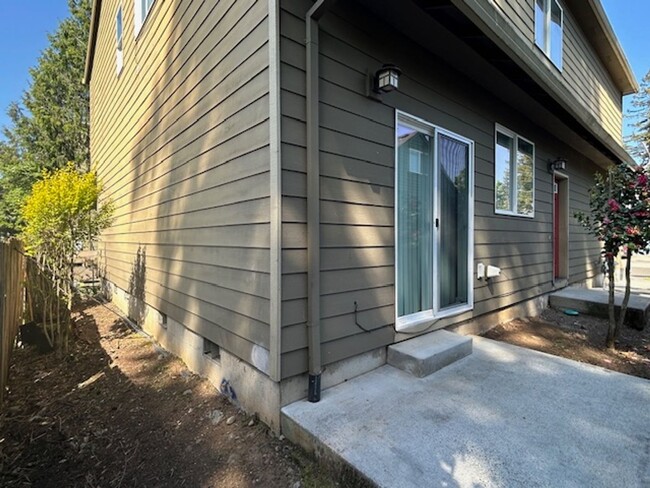 3745-3749-3749 SE 127th Pl in Portland, OR - Building Photo - Building Photo