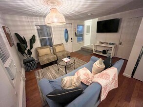 161 Broadway in Milford, CT - Foto de edificio - Building Photo