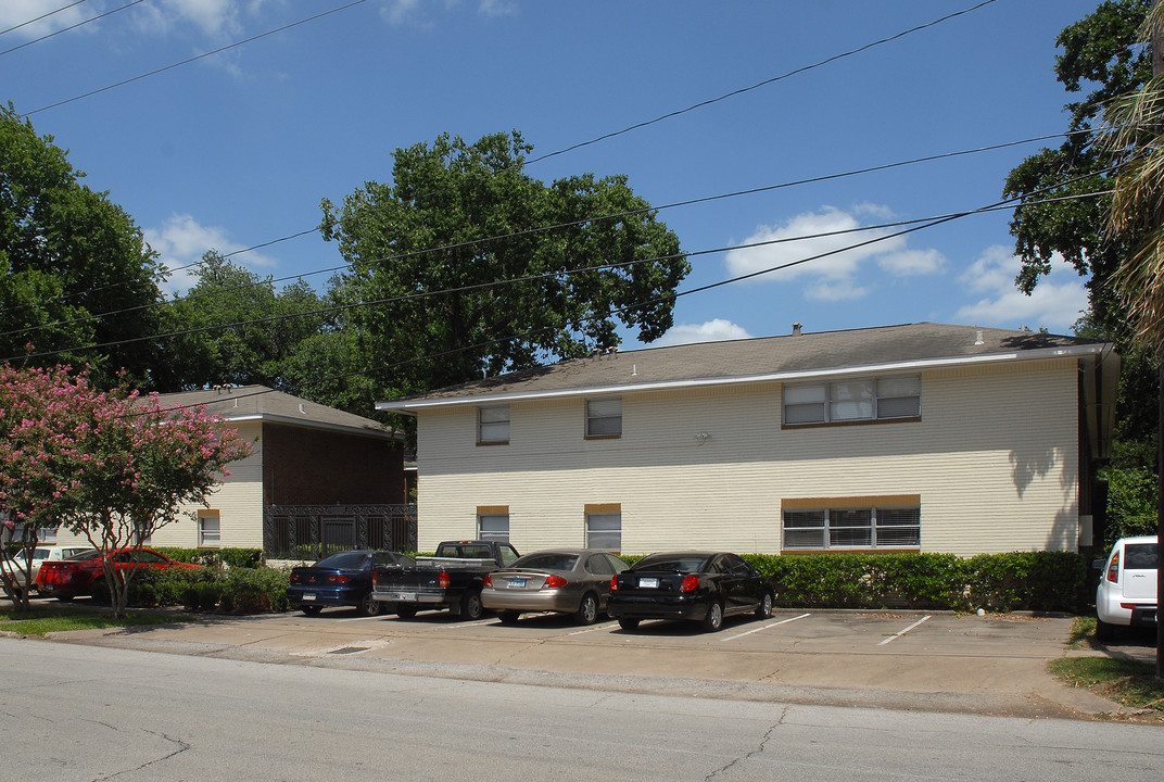 Westmoreland Central Apartments in Houston, TX - Building Photo