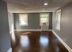 36 Elm Rd in Caldwell, NJ - Building Photo - Building Photo