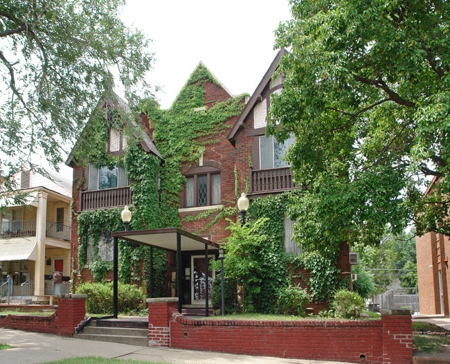 915 SW Tyler St in Topeka, KS - Building Photo - Building Photo