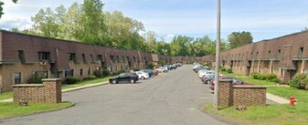 549 Russell Rd in Westfield, MA - Building Photo