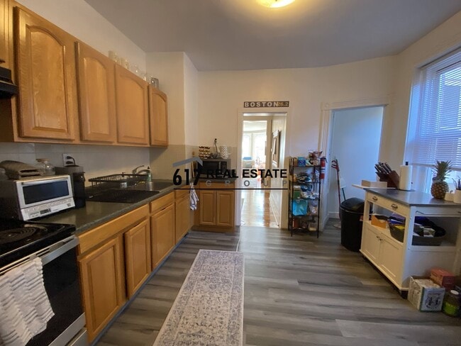 16 Fuller St, Unit 5 in Brookline, MA - Foto de edificio - Building Photo