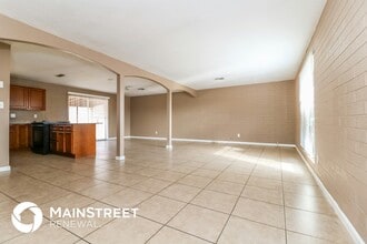 6136 W Clarendon Ave, Unit 201 in Phoenix, AZ - Foto de edificio - Building Photo